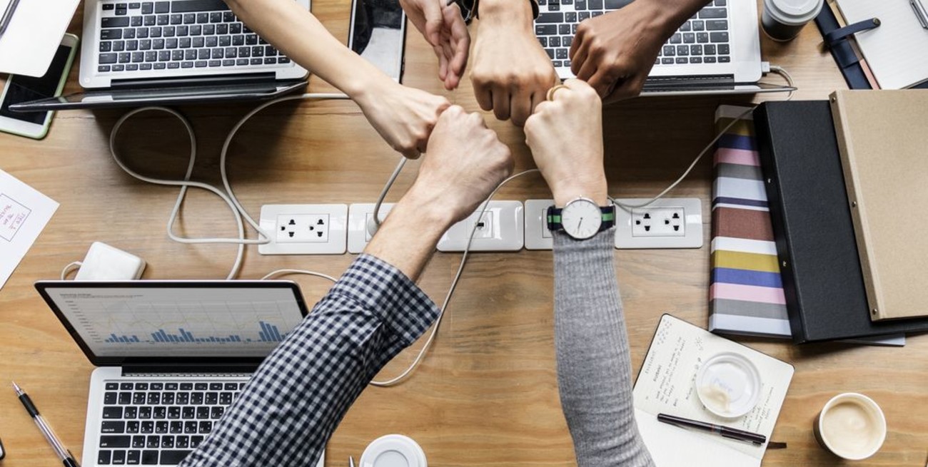 Un estudio revela que trabajar con amigos es beneficioso para las organizaciones