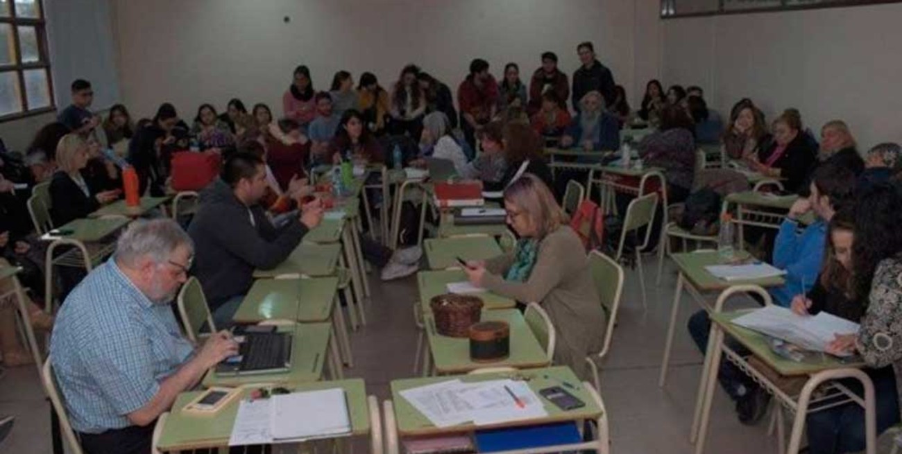 Polémica: una facultad aprobó el uso de lenguaje inclusivo para trabajos académicos