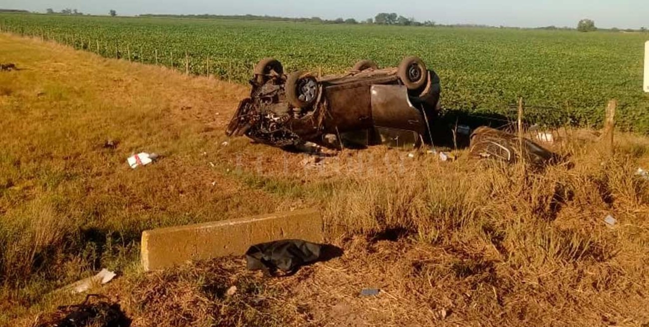 Espectacular vuelco en la Ruta 6 entre San Carlos Sud y Gessler