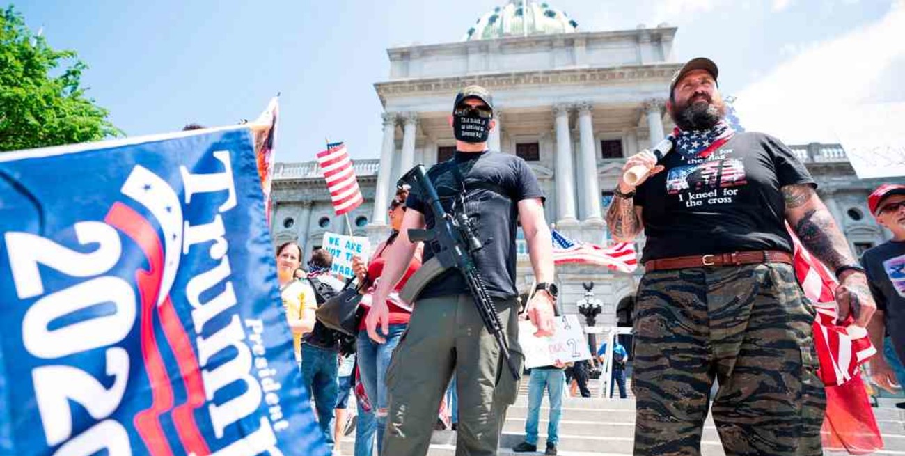 Protesta con armas frente al confinamiento en Estados Unidos