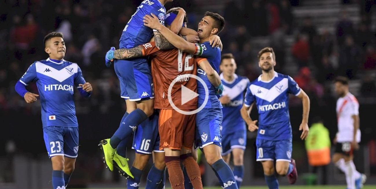 Vélez le ganó 2 a 1 a River en El Monumental