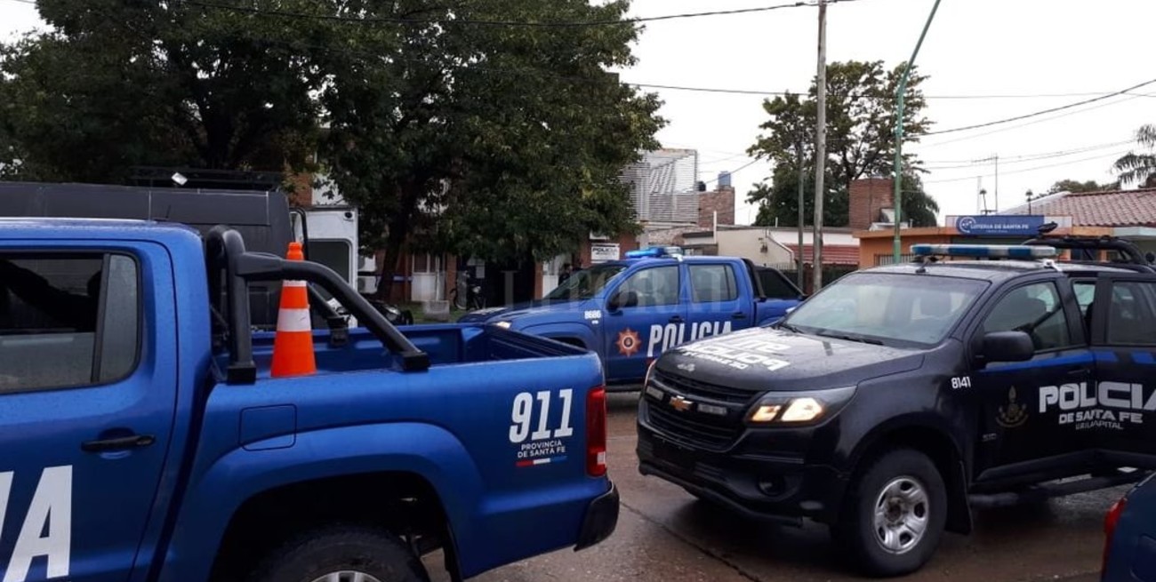 Gran despliegue policial frente a la Comisaría 12