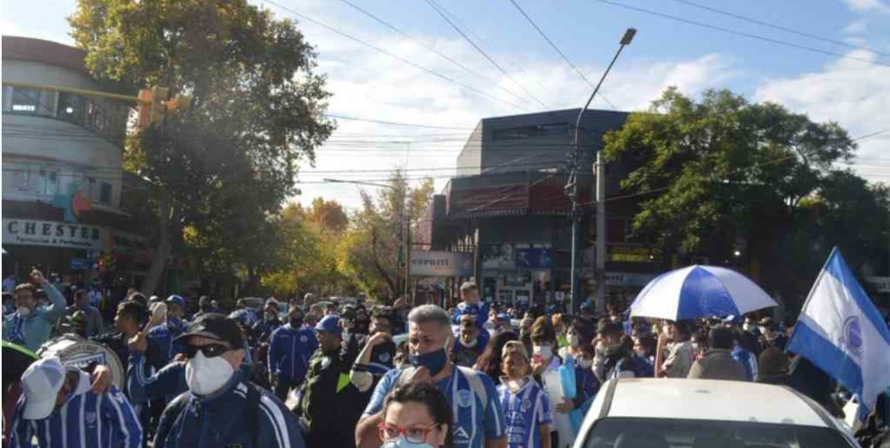 12 imputados por violar la cuarentena para asistir al sepelio de un hincha de Godoy Cruz