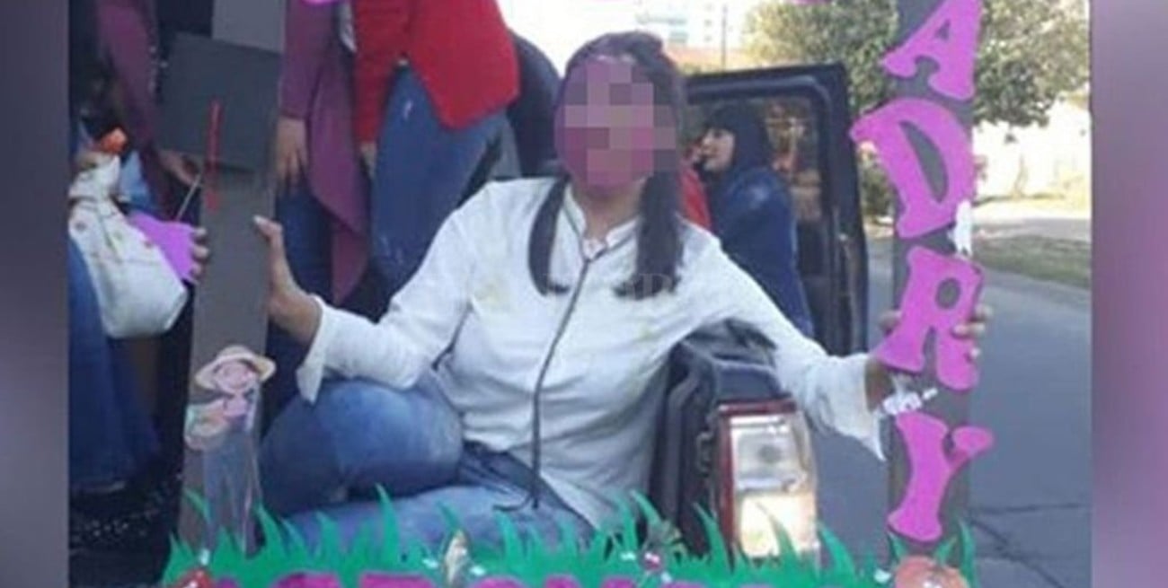 Festejó su "recibida" y la facultad salió a desmentirla