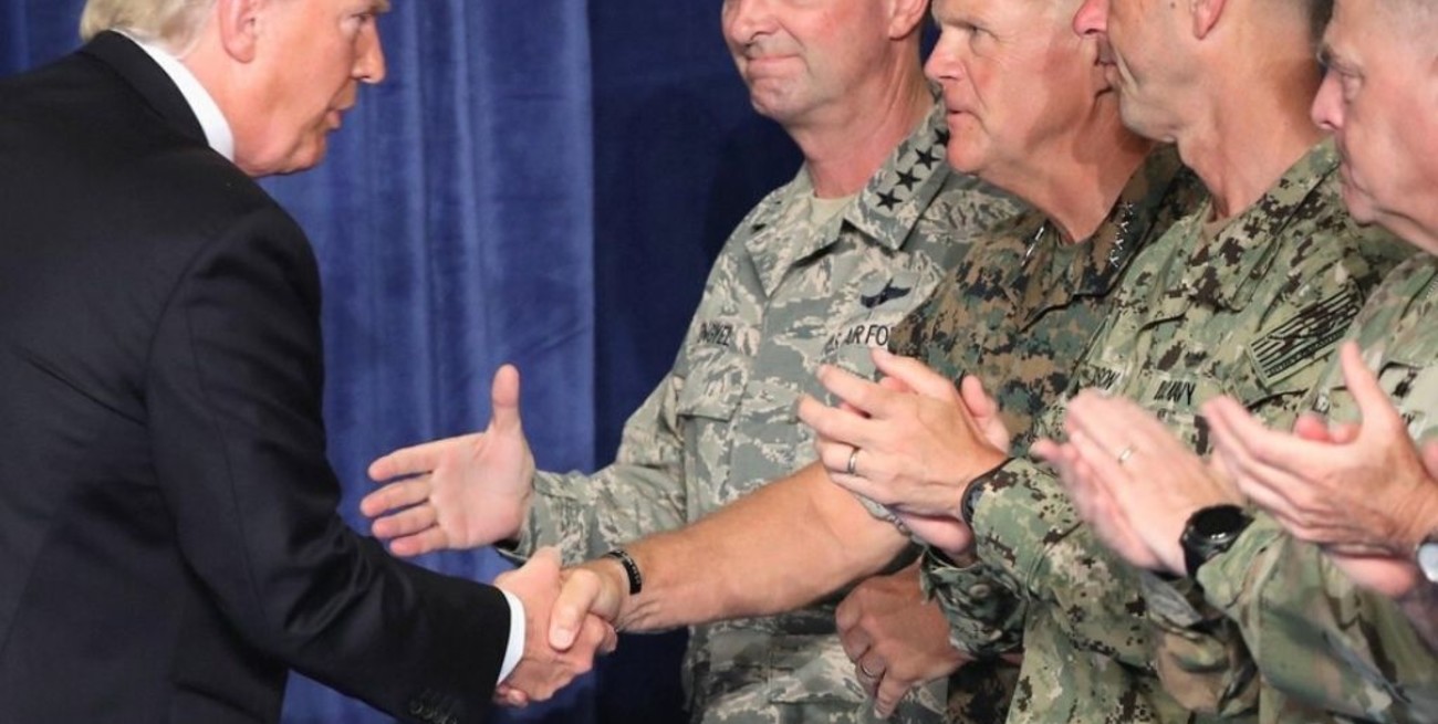Trump visita por sorpresa Afganistán y anuncia un nuevo diálogo con talibanes
