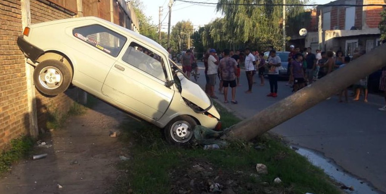 Tiene 14 años, le robó el auto a sus padres, chocó y mató a una persona