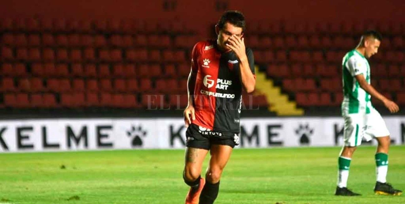 Colón no pudo sostener la victoria y cayó ante Banfield en Santa Fe