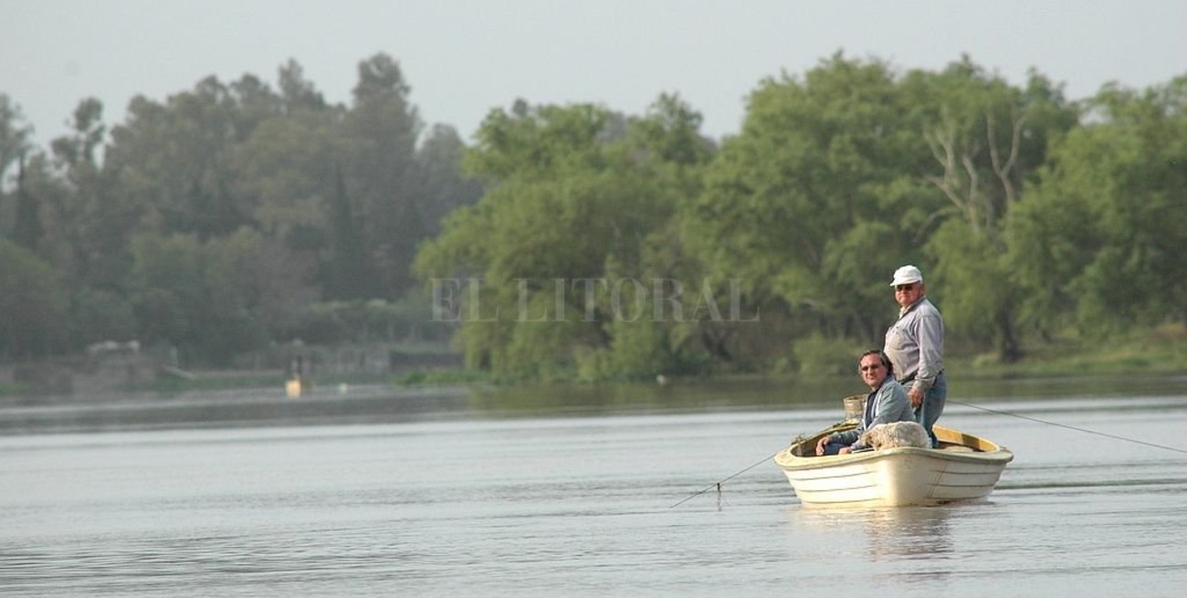 Ambientalistas aceptan la propuesta del gobierno provincial de imponer veda parcial en el río Paraná