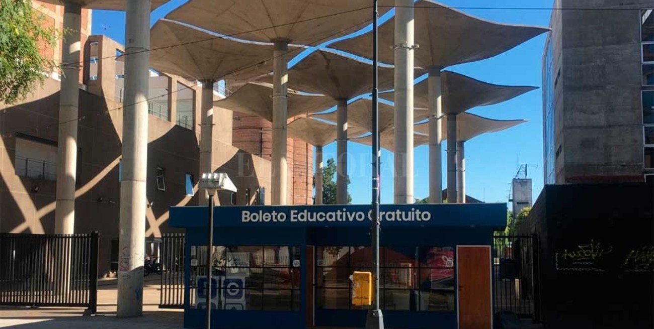 Rechazos y críticas a la instalación de una oficina en el frente del Molino Fábrica Cultural