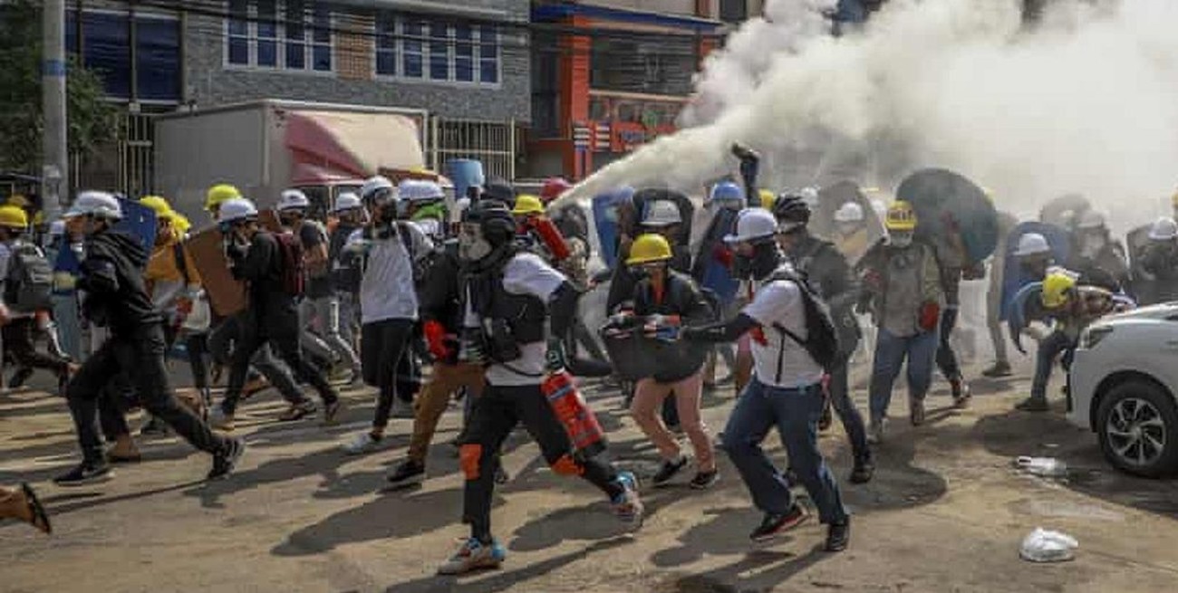 Otros 10 muertos en nuevas protestas en Myanmar