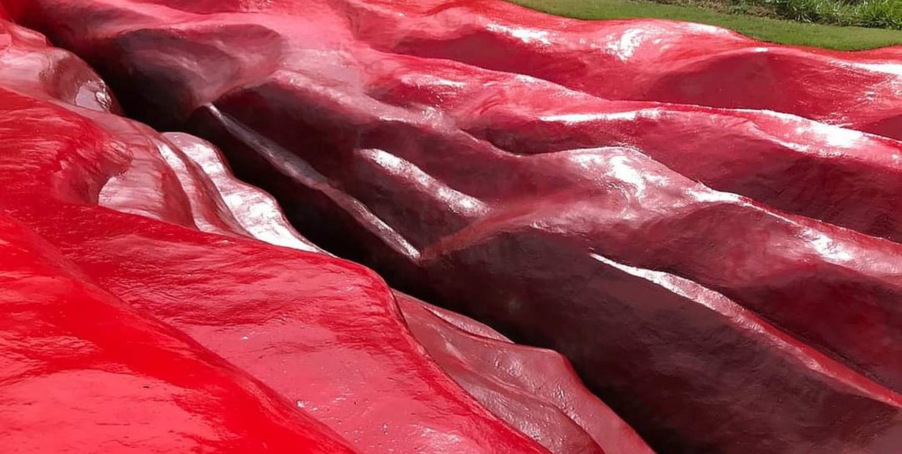 La escultura de una vagina gigante desató una guerra cultural en Brasil