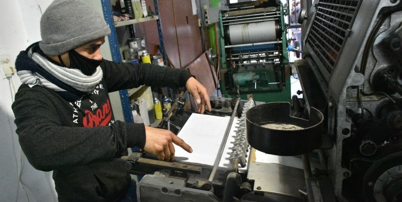 Juanito Laguna y su misión de formar pibes y pibas en un oficio