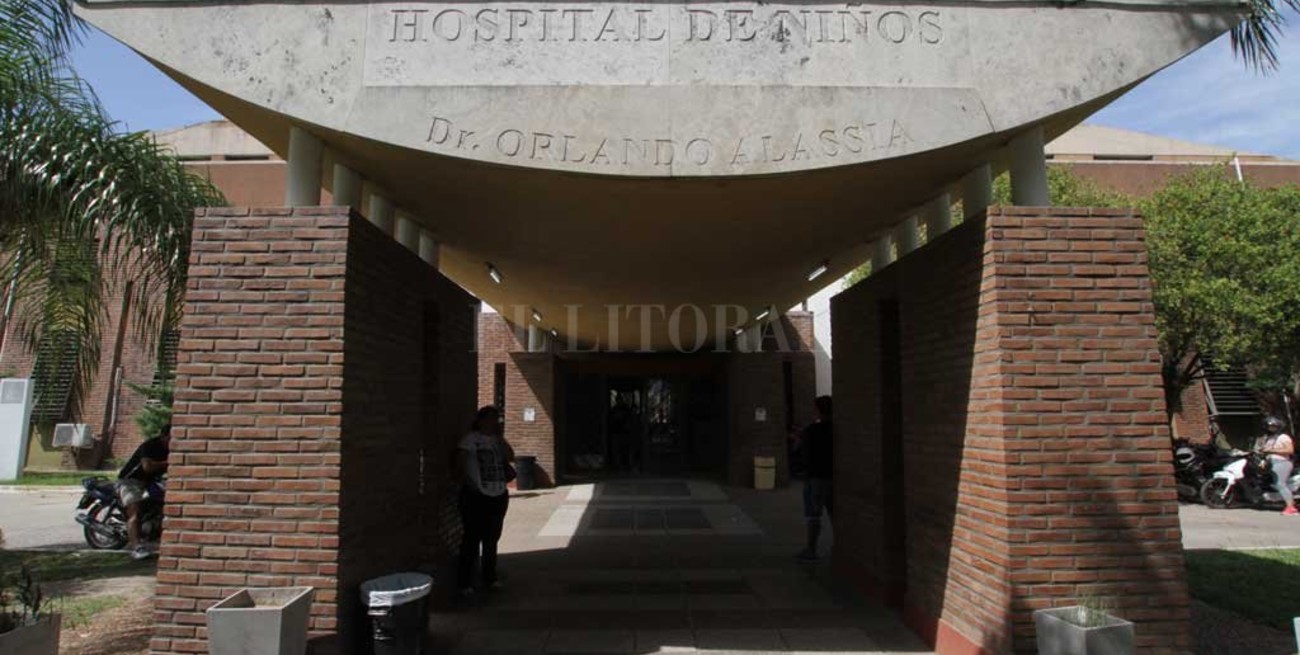 Beba grave tras caer a un balde con agua