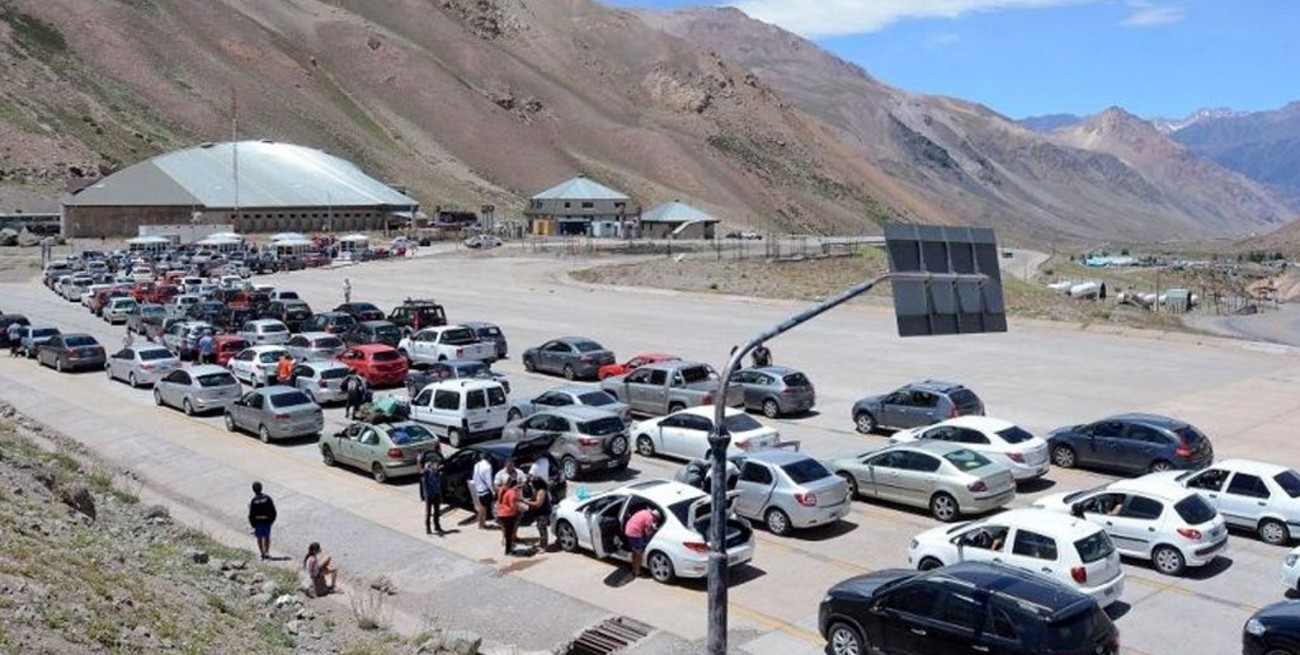 Reabren el paso internacional Cristo Redentor tras permanecer cerrado por el toque de queda en Chile