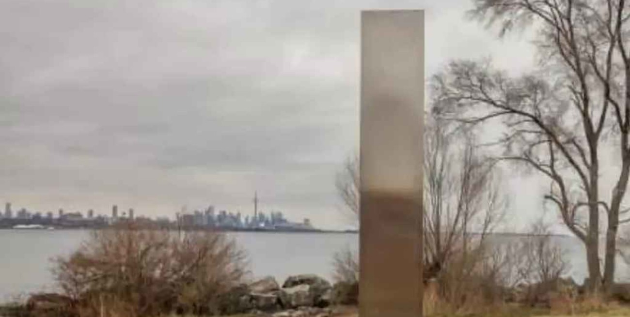 Apareció otro monolito de metal, esta vez en Canadá 