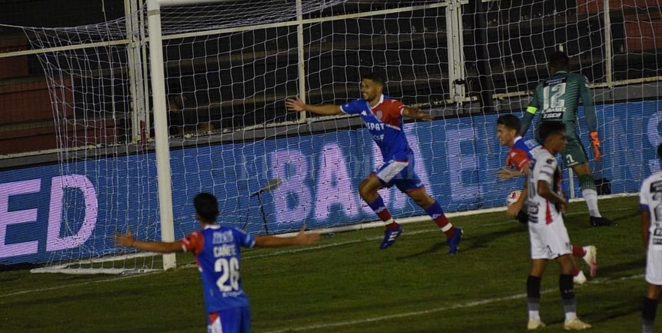 Unión derrotó a Patronato y sigue invicto en el campeonato