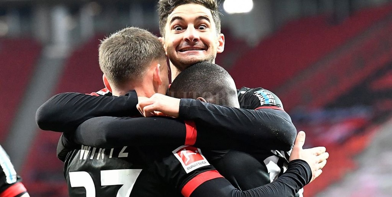 Con Alario de titular Bayer Leverkusen volvió a ganar luego de cuatro partidos