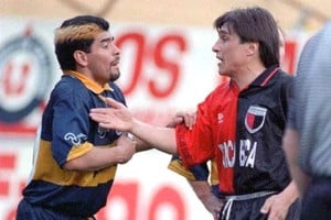 El Litoral Parte de la pelea que tuvieron Maradona y Toresani adentro de la cancha, en ese partido que se jugó hace poco más de 25 años. La siguieron en el vestuario. Y al poco tiempo, fueron compañeros en Boca.