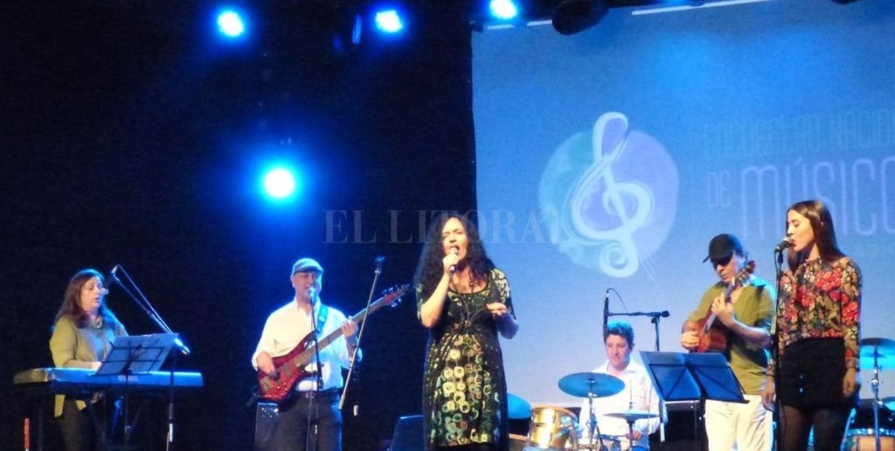 Ana Suñé Grupo junto a Seba Barrionuevo y Los Carpinchos