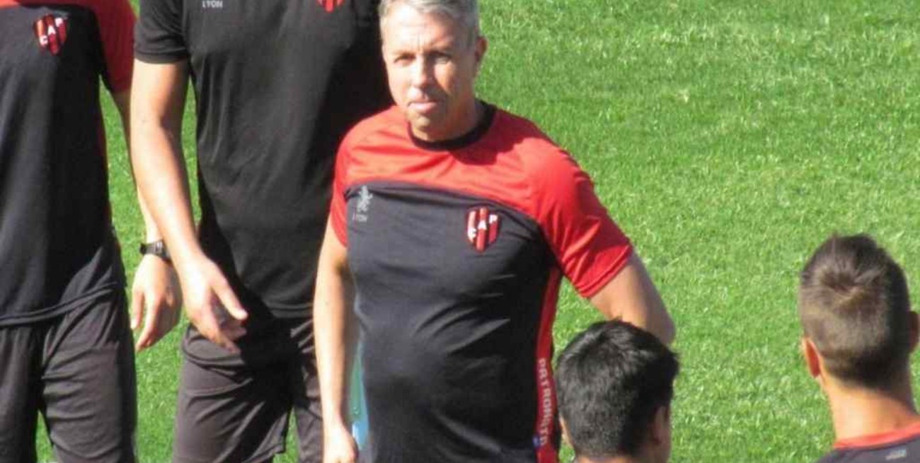 Gustavo Álvarez dejó de ser el DT de Patronato