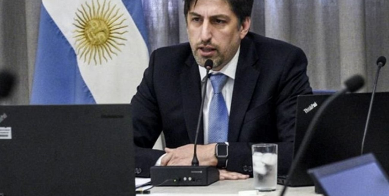 Trotta buscará consensuar con los gremios para la vuelta de las clases presenciales