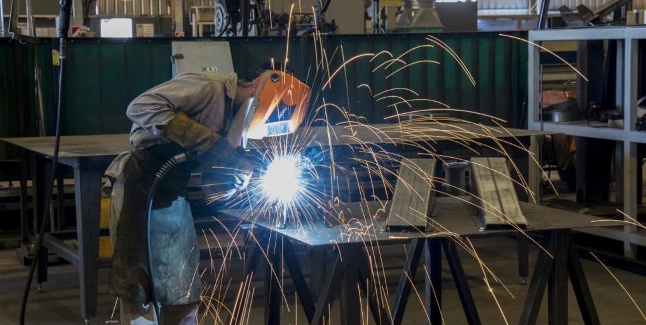 La actividad creció por cuarto mes pero sigue por debajo del nivel de 2023