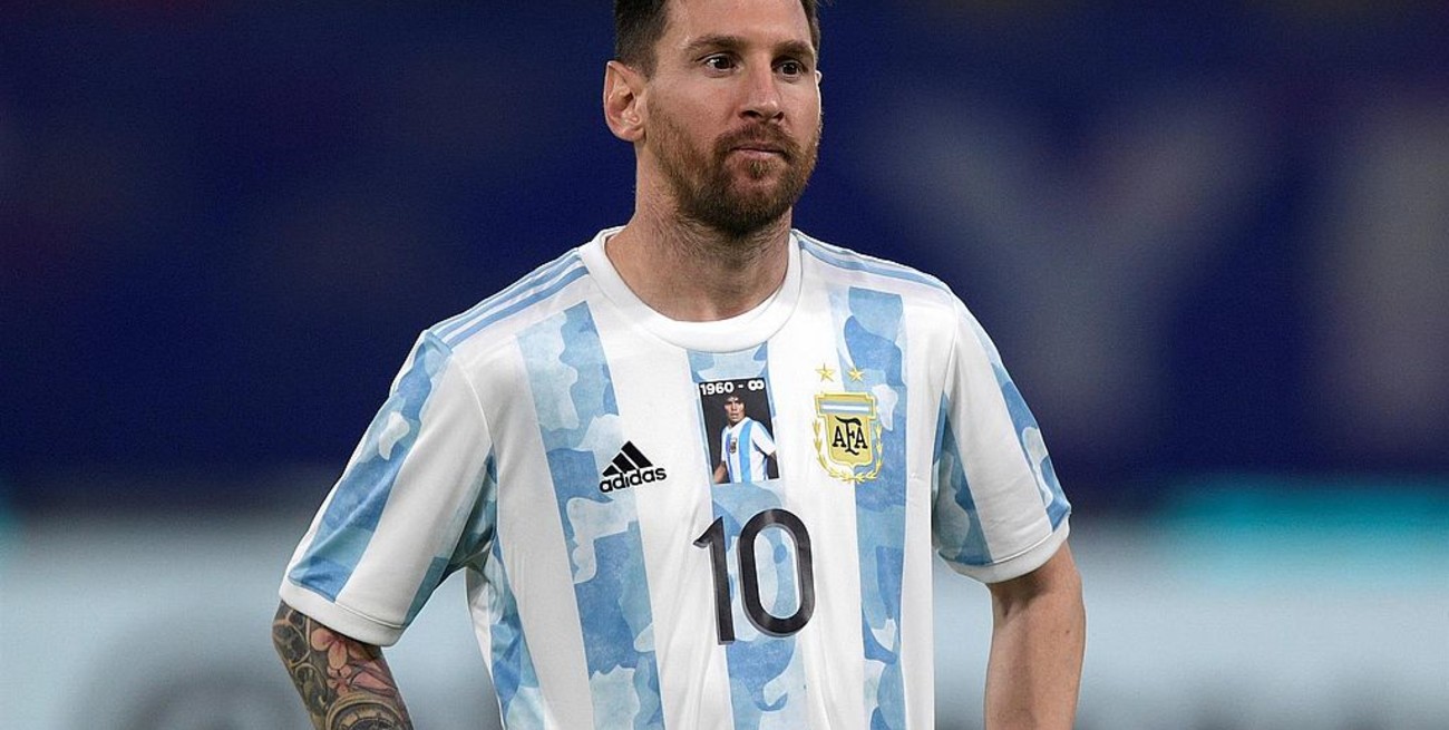 Los jugadores argentinos salieron con la camiseta 10 y una foto de Maradona