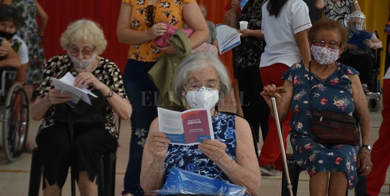 Covid-19 en Santa Fe: En simultáneo, en cinco ciudades comenzó la vacunación + 90 