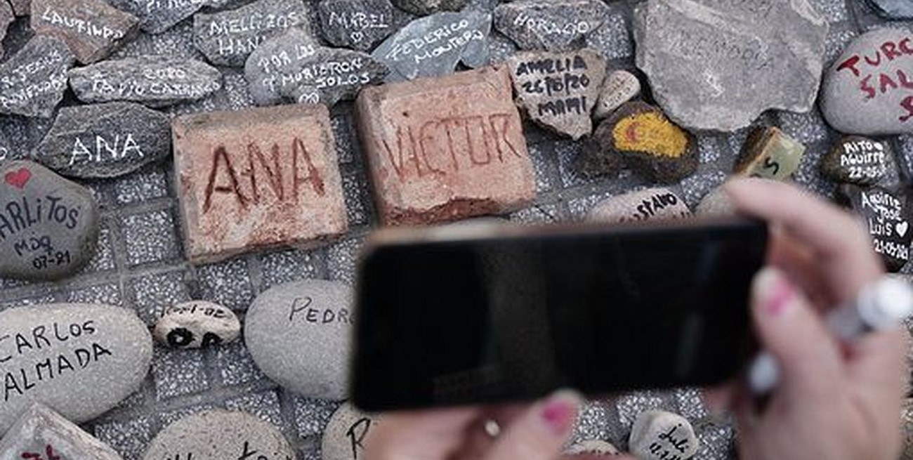 Coronavirus: se realizó una nueva "Marcha de las Piedras" en Plaza de Mayo