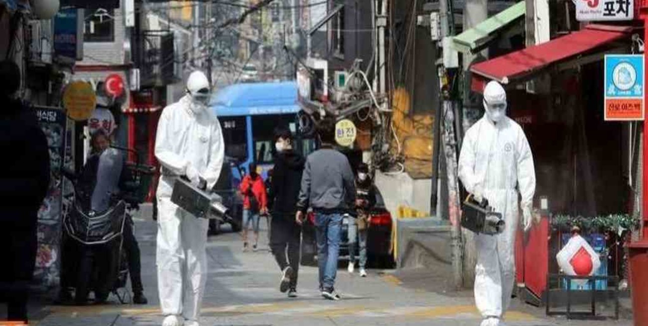 Un estudio de Corea del Sur asegura que los enfermos de coronavirus que dan positivo tras recuperarse no contagian