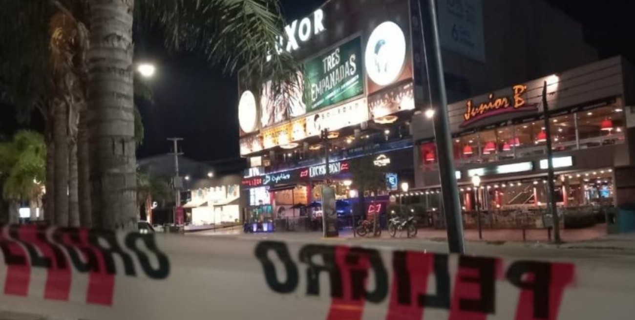 Amenaza de bomba a la obra de Flavio Mendoza