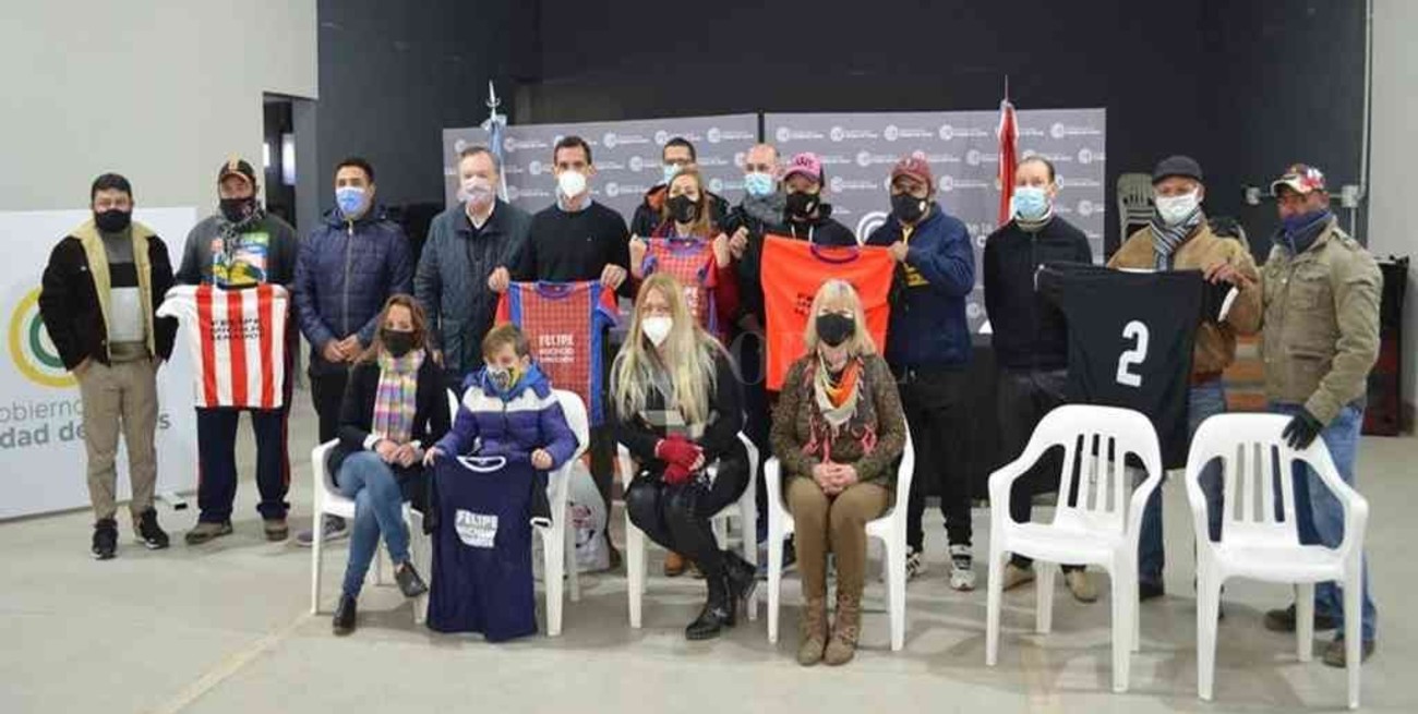 En Ceres: Michlig y Dupouy entregaron elementos deportivos y diagramaron acciones de gobierno