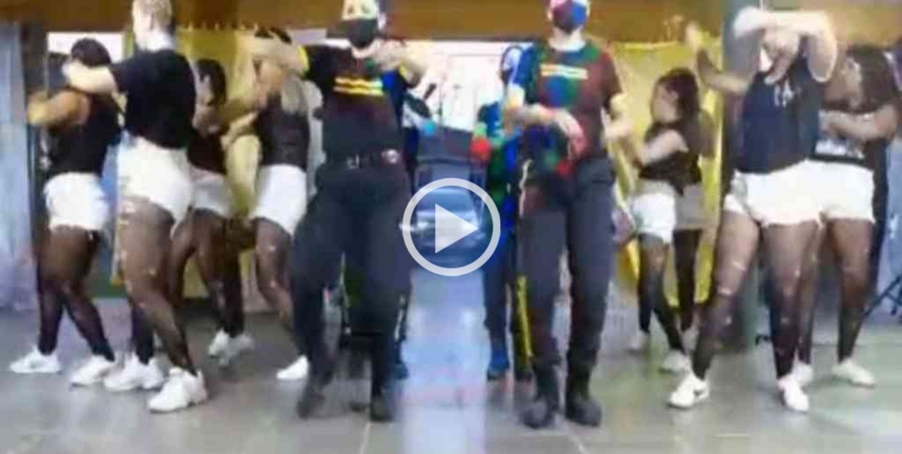 Video: polémica coreografía de agentes penitenciarias junto a las presas del penal de Los Hornos
