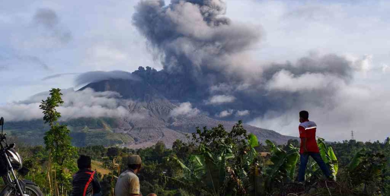 Alerta en Indonesia tras una nueva erupción del volcán Sinabung