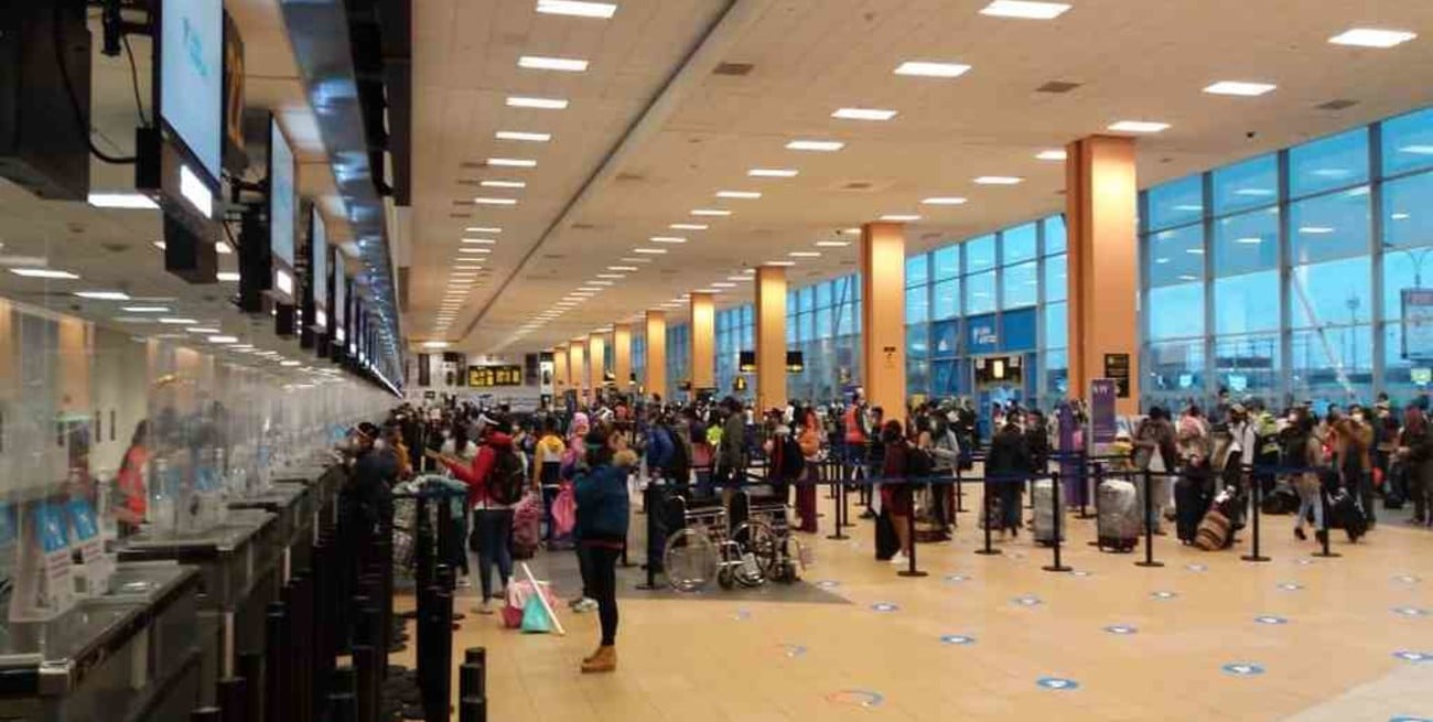 Tras 120 días, Perú reabre el transporte aéreo y terrestre