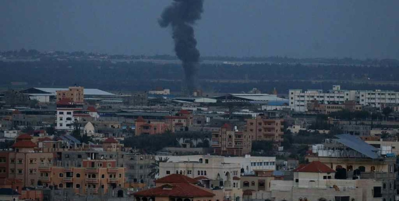 Israel bombardeó instalaciones del grupo Hamas en represalia a un cohete lanzado desde Gaza 