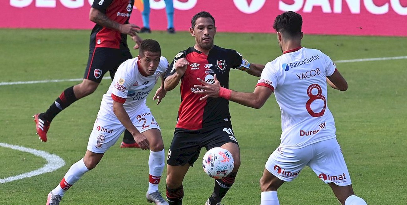 Newell's y Huracán igualaron en Rosario