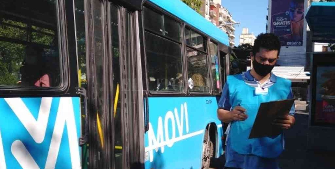 Rosario: el municipio controla que se respete la ventilación cruzada en los colectivos