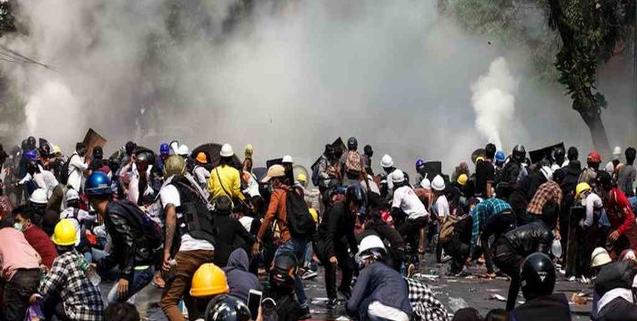 La Junta militar de Birmania amenazó y atacó a cientos de médicos y enfermeras