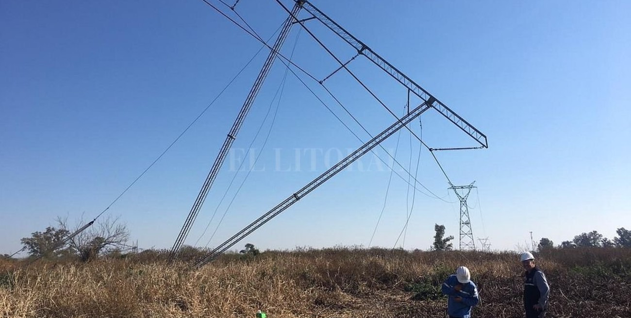 Colapsó una torre que sostiene línea de alta tensión en el Salado