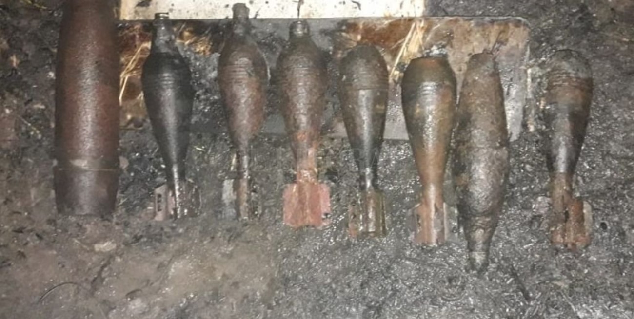 Hallan proyectiles de mortero al costado de la autopista