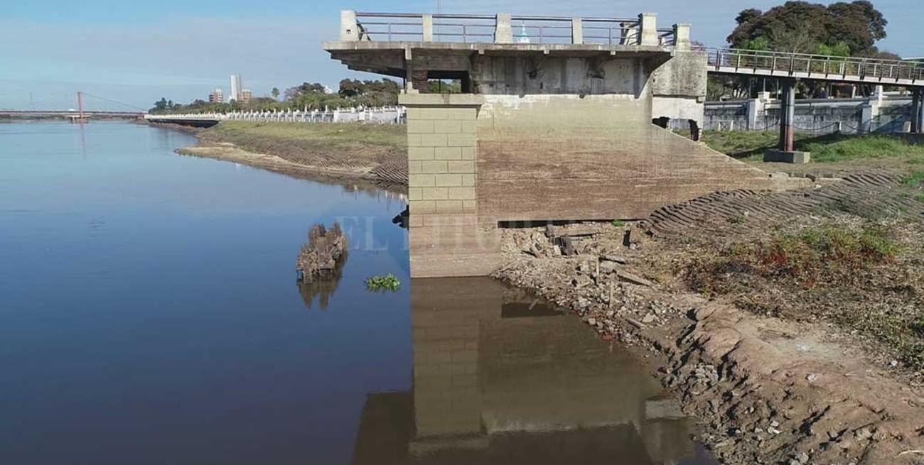 Impactantes imágenes de la bajante del Río Paraná en Santa Fe y Rosario