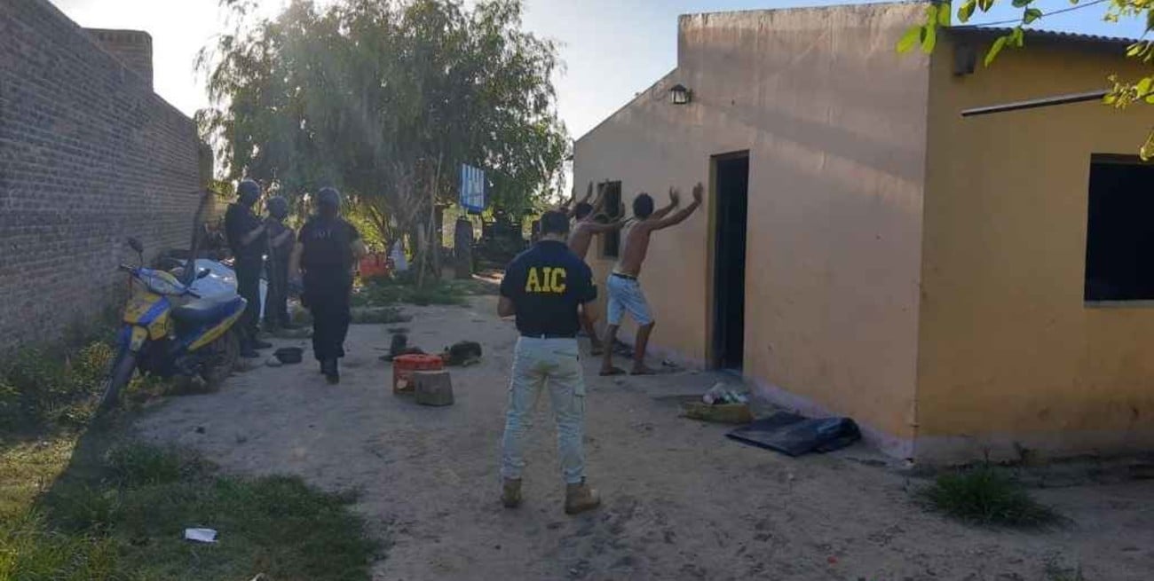 "Apretaba" a testigos del homicidio por el que acusan a sus hermanos