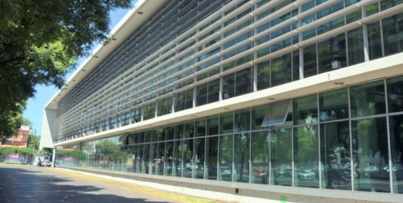 Rosario: un hombre en grave estado tras recibir cinco disparos en una balacera