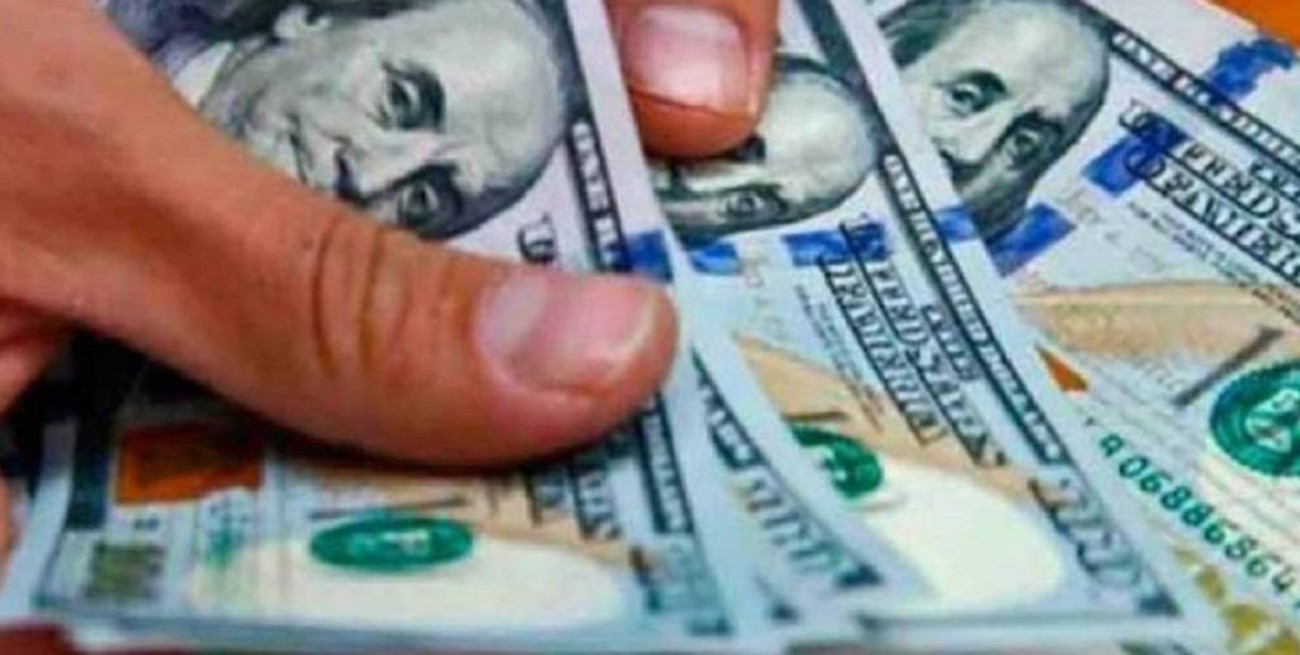 El dólar "blue" cae $ 5 y se vende a $ 157
