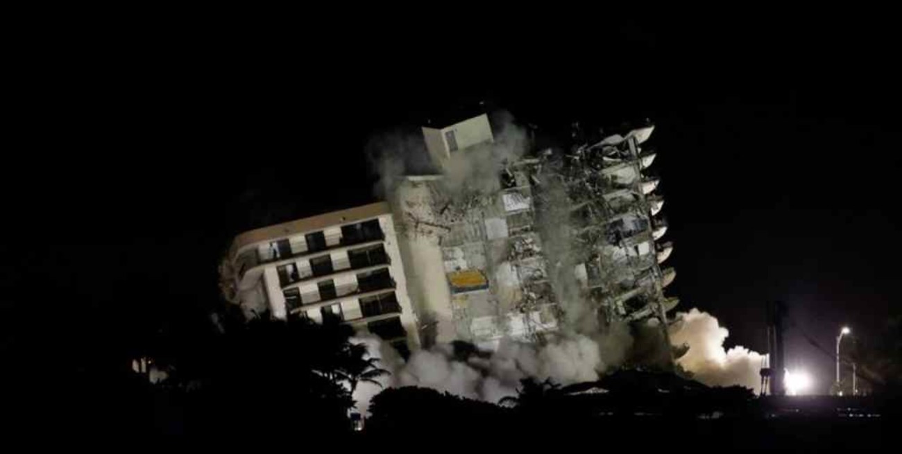 Video: demolieron el resto del edificio que se derrumbó en Miami 