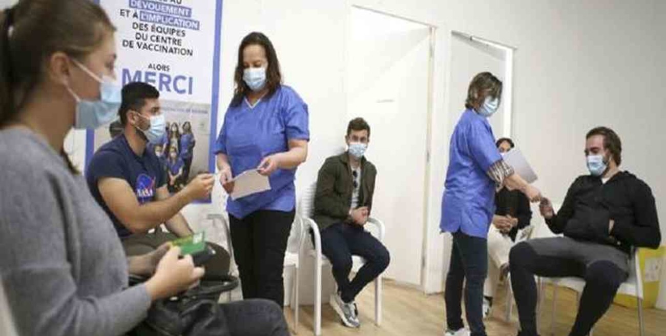 Coronavirus: Francia comenzó a vacunar a todos los mayores de 18 años