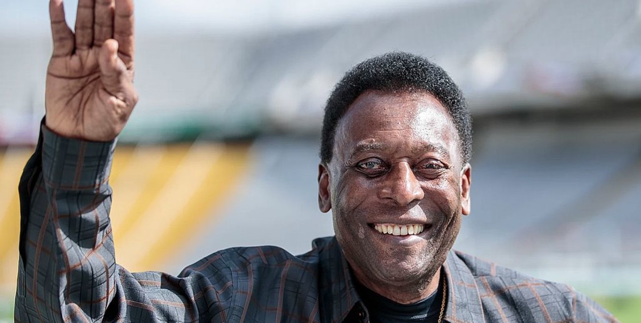 Pelé sigue en terapia intensiva, aunque se recupera de "manera satisfactoria"