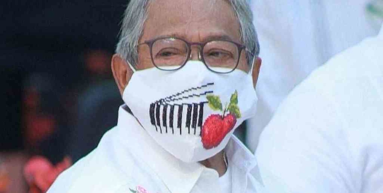 Armando Manzanero, internado por coronavirus y en estado "delicado"