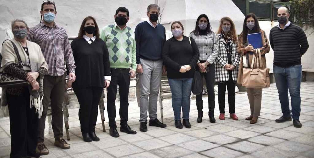 El Municipio de Santa Fe entregó mobiliario para la escuela Domingo Silva